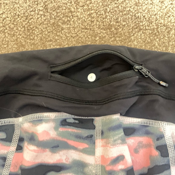 Lululemon - Pink Camo leggings - Picture 3 of 4